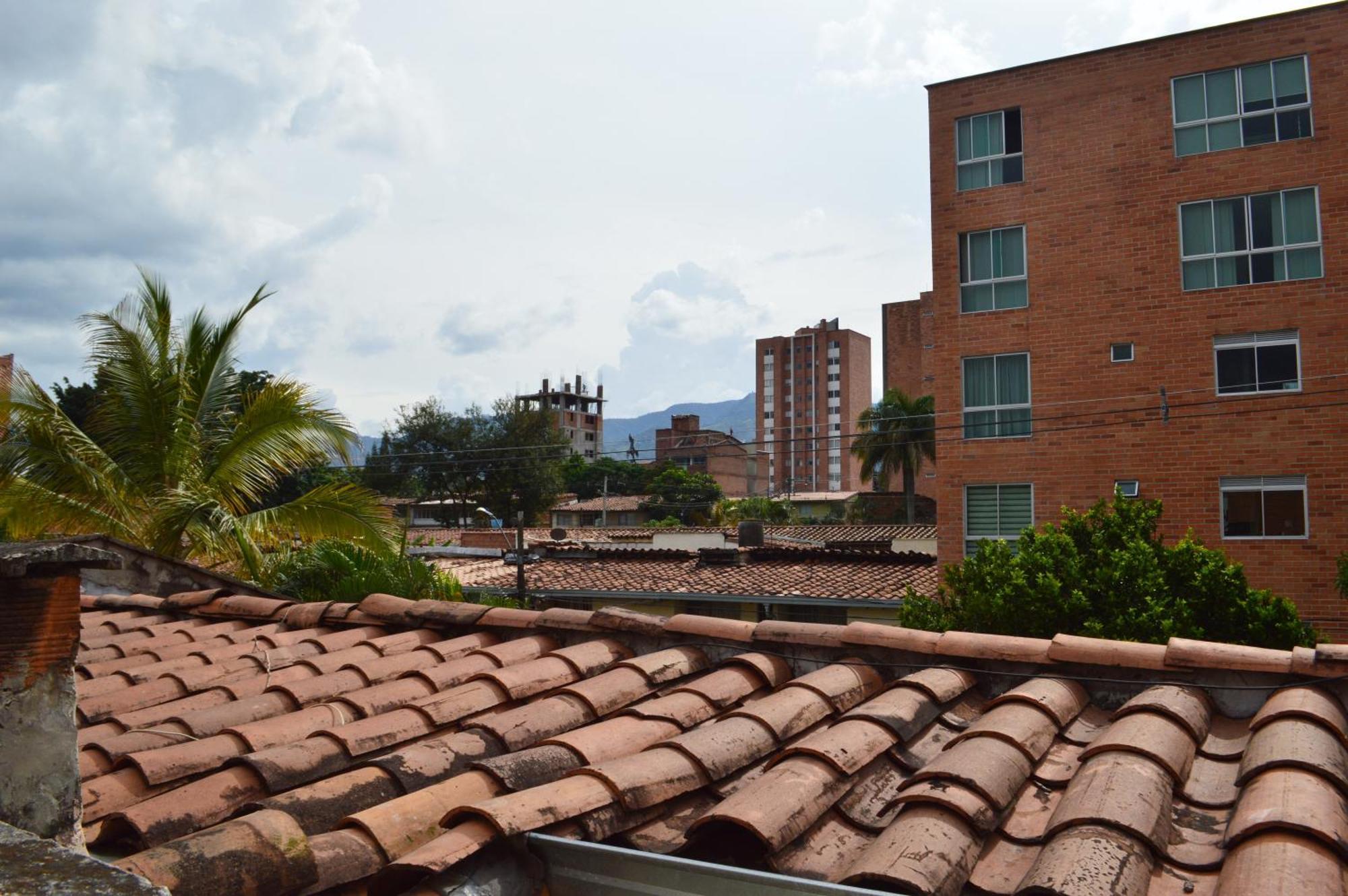 Buntes House-Casa Hotel Laureles-Estadio Медельин Экстерьер фото